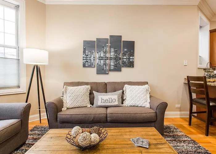 The Wrigleyville Vip-200 Steps From Wrigley Field * Chicago