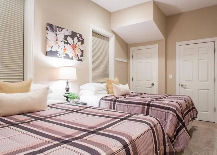 The Wrigleyville Vip-200 Steps From Wrigley Field Apartment Chicago