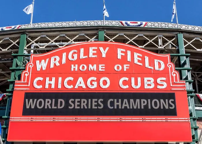 The Wrigleyville Vip-200 Steps From Wrigley Field * Chicago